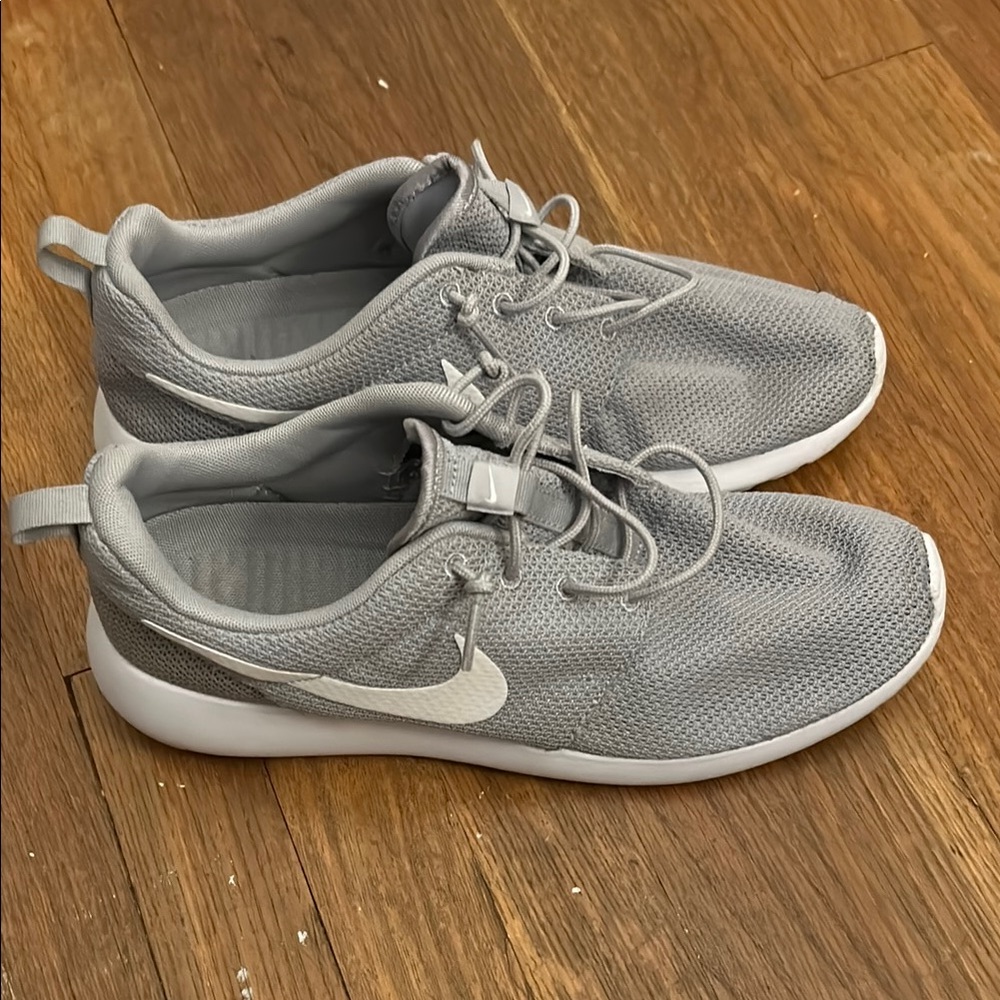 Nike Roche Light Gray Mesh Sneakers